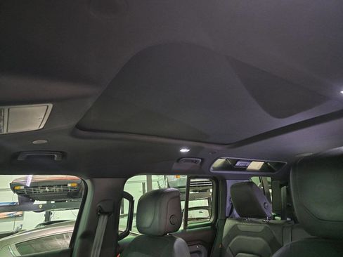 Used 2022 Land Rover Defender 110 X-Dynamic HSE image 31