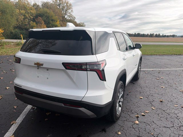 Used 2026 Chevrolet Equinox LT FWD image 11