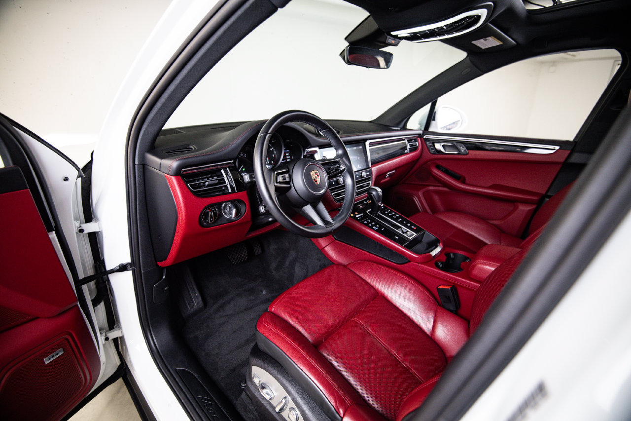 Certified 2024 Porsche Macan AWD/4WD image 4