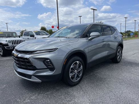 Used 2025 Chevrolet Blazer LT FWD image 9