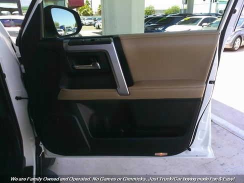 Used 2018 Toyota 4Runner SR5 Premium image 30