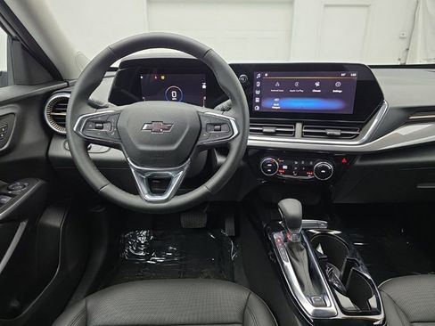 Used 2025 Chevrolet Trax ACTIV FWD image 12