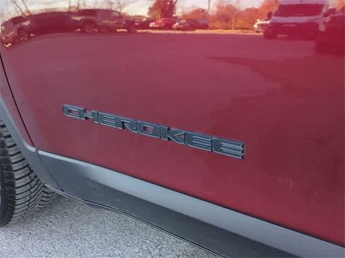 Used 2020 Jeep Cherokee Latitude Plus image 13