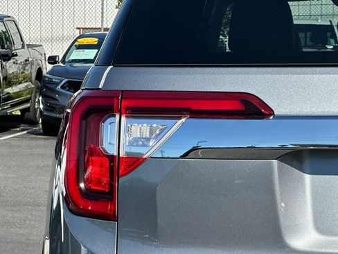 Used 2023 GMC Acadia SLT image 52