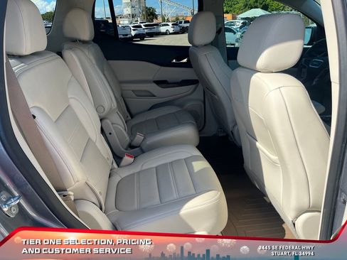 Used 2021 GMC Acadia Denali w/ Denali Technology Package image 18