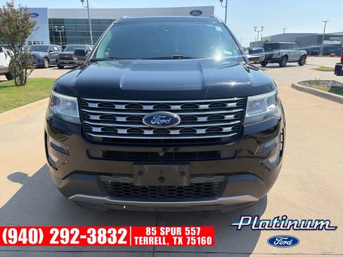 Used 2017 Ford Explorer Limited FWD image 2