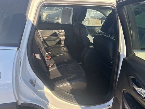 Used 2019 Jeep Cherokee Limited w/ Technology Group image 11