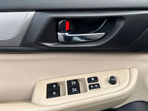 Used 2019 Subaru Outback 2.5i Premium image 11