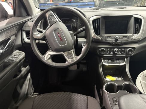 Used 2024 GMC Terrain SLE w/ Driver Convenience Package image 5