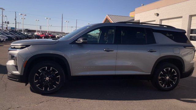 Used 2025 Chevrolet Traverse LT w/ Sun and Wheel Package AWD/4WD image 6