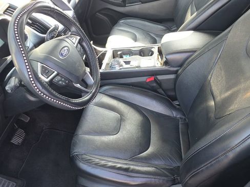 Used 2019 Ford Edge Titanium image 11