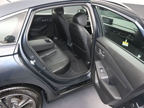 Used 2023 Honda Accord EX-L image 11