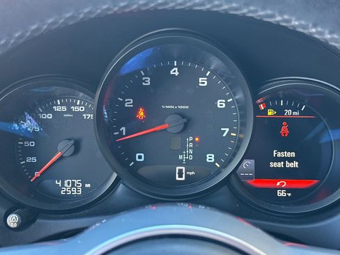 Used 2019 Porsche Macan image 28