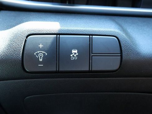 Used 2024 Hyundai Elantra Limited image 18