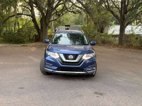 Used 2018 Nissan Rogue SV FWD image 2