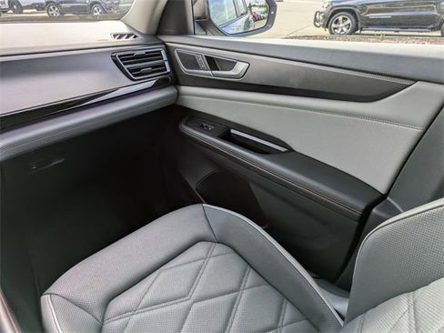 Used 2024 Volkswagen Atlas Peak Edition SE image 20