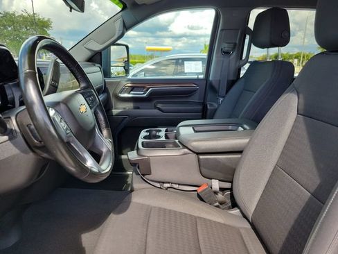 Used 2024 Chevrolet Silverado 2500 LT AWD/4WD image 28