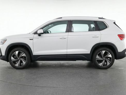 Used 2025 Volkswagen Taos SE AWD/4WD image 5