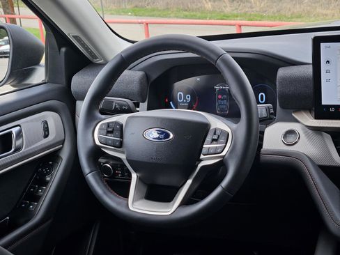 Used 2025 Ford Explorer Active image 14