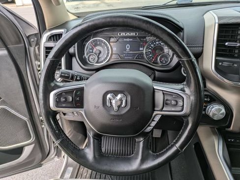 Used 2019 RAM 1500 Laramie AWD/4WD image 9