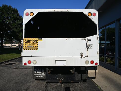 Used 2015 Ford F650 2WD Regular Cab Super Duty image 4
