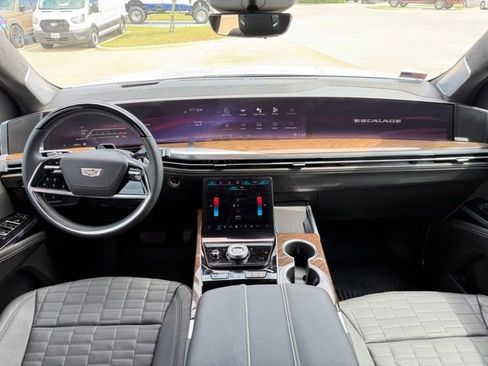 Used 2026 Cadillac Escalade Platinum Sport w/ LPO, ONYX Package AWD/4WD image 28