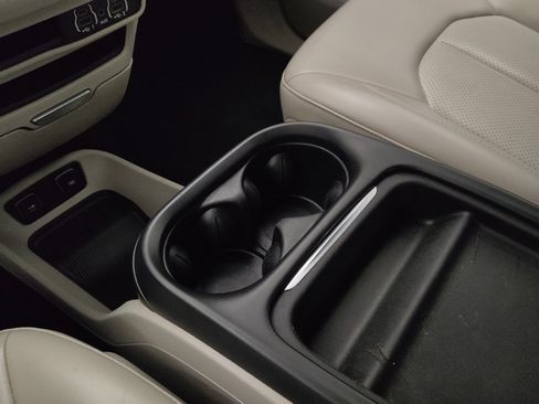 Used 2021 Chrysler Voyager Lxi image 26