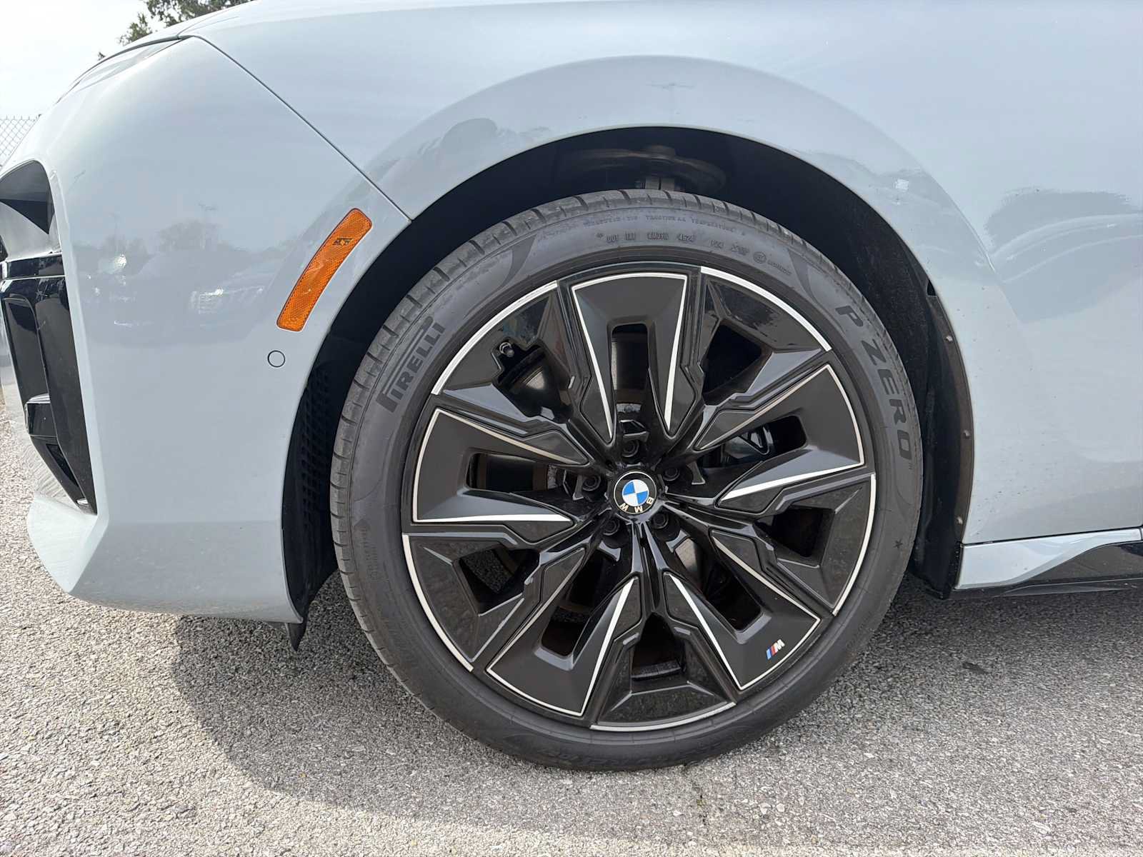 Used 2023 BMW 760i xDrive AWD/4WD image 4
