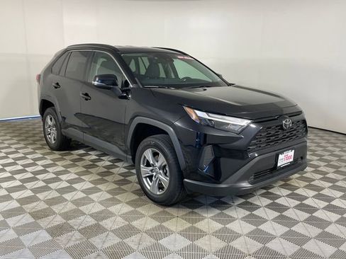 Used 2022 Toyota RAV4 XLE AWD/4WD image 17