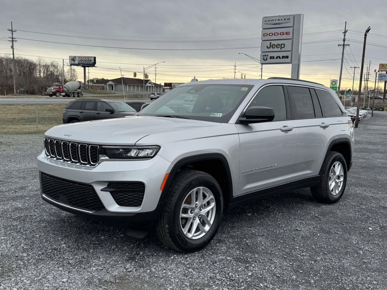 New 2026 Jeep Grand Cherokee Laredo X AWD/4WD image 24