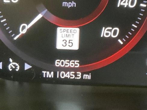 Used 2020 Volvo XC40 T5 R-Design image 22