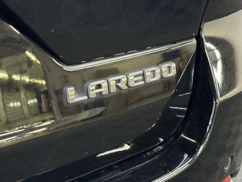 Used 2023 Jeep Grand Cherokee Laredo image 8