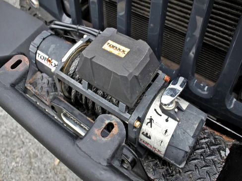 Used 2016 Jeep Wrangler Unlimited Rubicon w/ Connectivity Group image 39