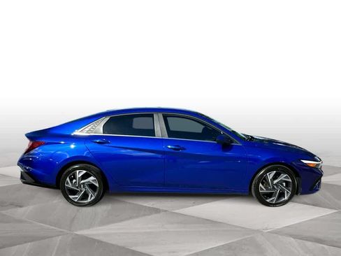 Used 2024 Hyundai Elantra SEL w/ Convenience Package FWD image 9