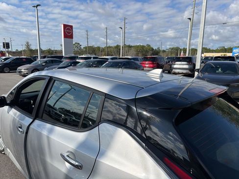 Used 2023 Nissan Leaf S image 13