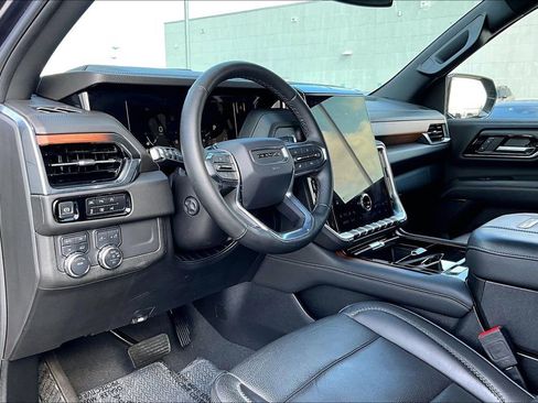 Used 2025 GMC Yukon Denali image 16