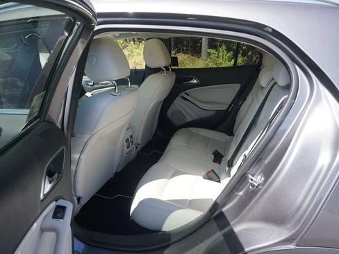 Used 2018 Mercedes-Benz GLA 250 image 14