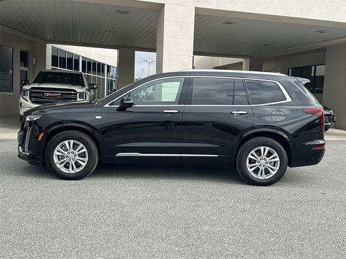 New 2025 Cadillac XT6 Luxury image 4