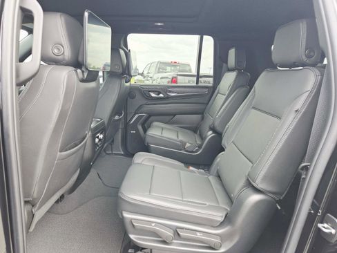 Used 2023 GMC Yukon XL Denali w/ Denali Reserve Package image 14