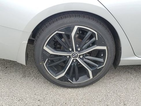 Used 2024 Nissan Altima 2.5 SR FWD image 7