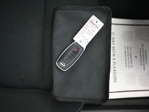 Used 2023 Nissan Rogue S image 12