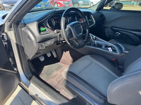 Used 2016 Dodge Challenger R/T w/ Cold Weather Group RWD image 18