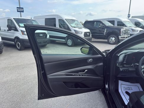 Used 2023 Hyundai Elantra SEL image 20