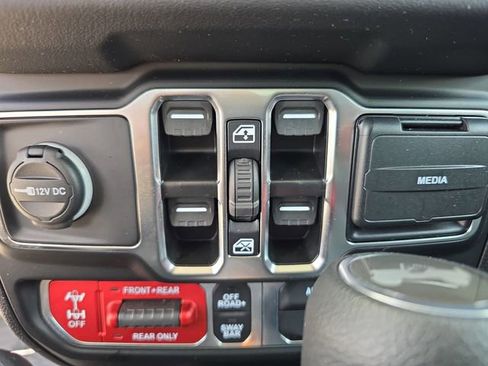 Certified 2025 Jeep Wrangler Unlimited Rubicon image 16