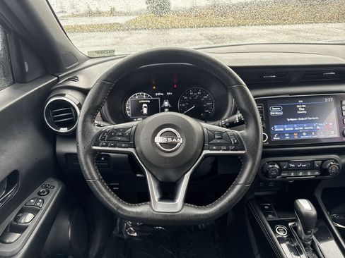 Used 2023 Nissan Kicks SR w/ SR Premium Package FWD image 18
