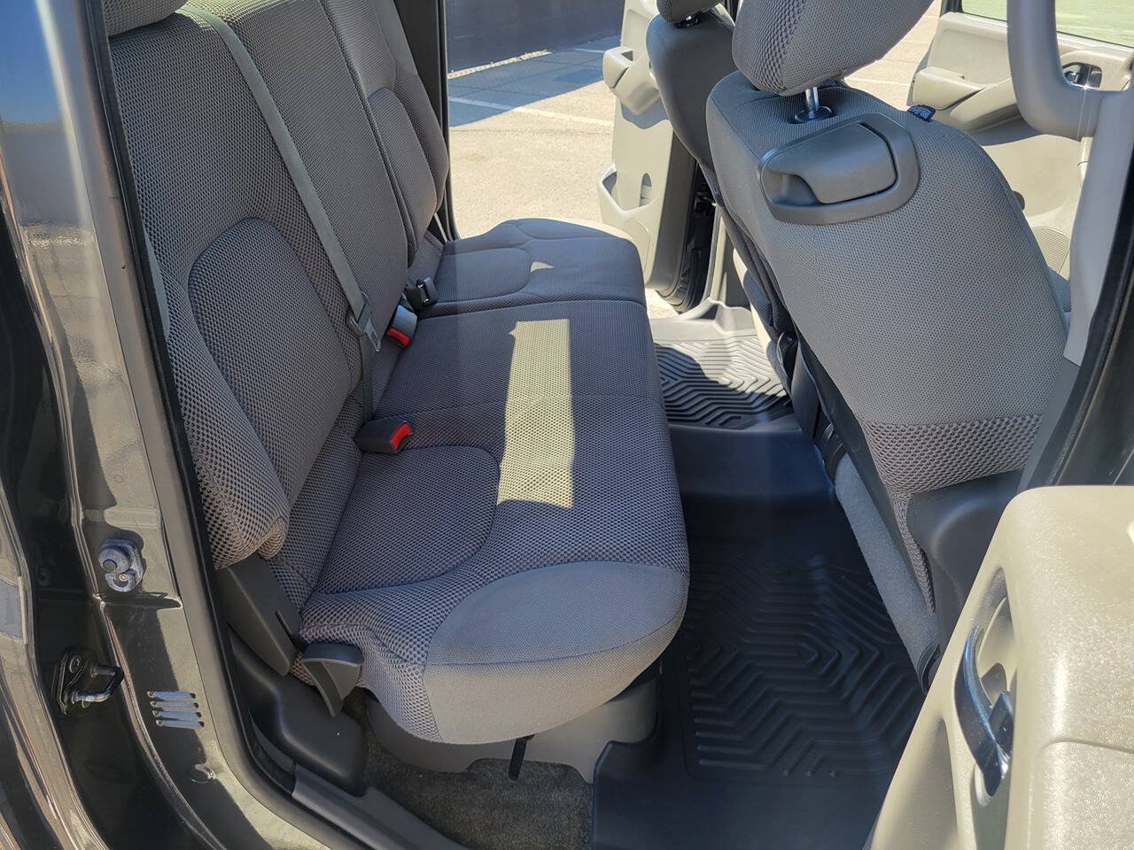 Used 2011 Nissan Frontier SV RWD image 18