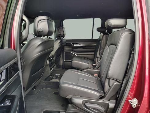 Used 2022 Jeep Wagoneer Series III w/ Flexible Seating Group image 25