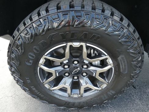 Certified 2026 Chevrolet Colorado ZR2 w/ Technology Package AWD/4WD image 11