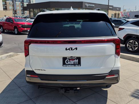 Used 2025 Kia Carnival SX w/ SX Dark Edition Package FWD image 5