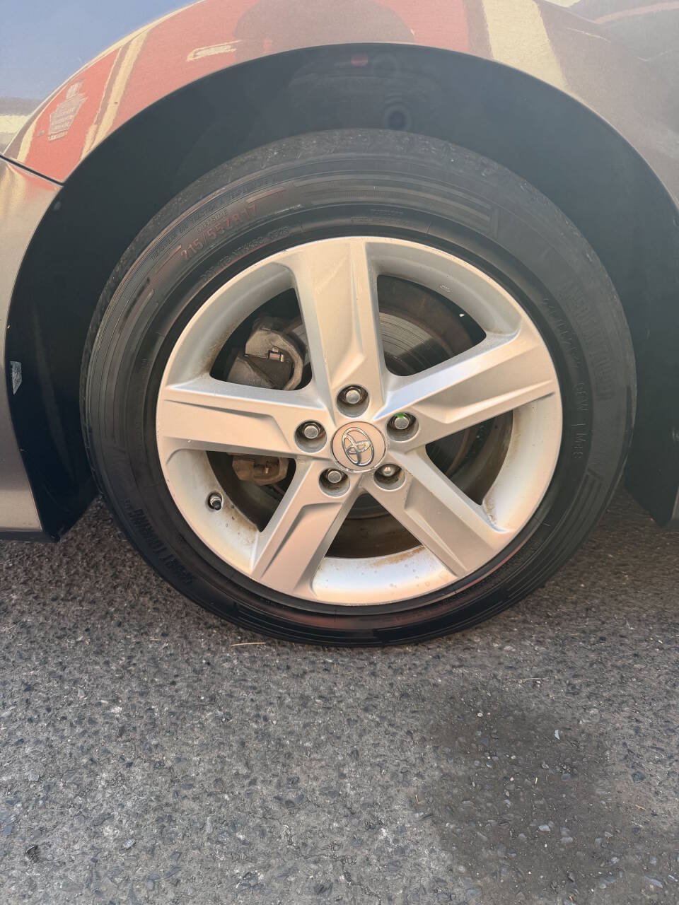 Used 2014 Toyota Camry SE w/ Moonroof Package FWD image 25